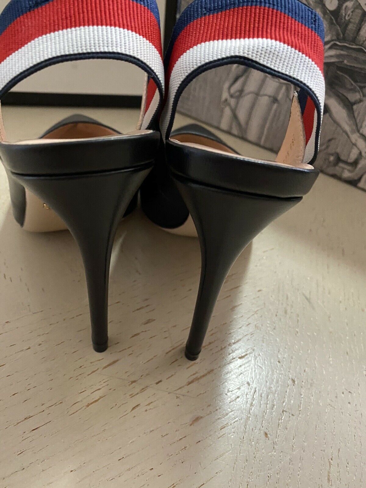 NIB  Gucci Women’s Sandal Shoes Black 7.5 US ( 37.5 Eu ) 524645 Italy
