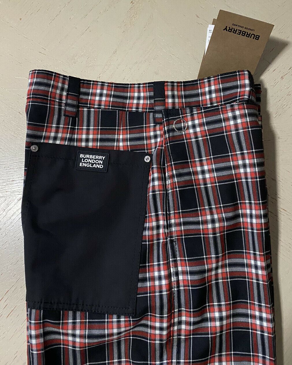 NWT $550 Burberry Men’s Short pants Black/Red Size 34 US ( 50 Eu )
