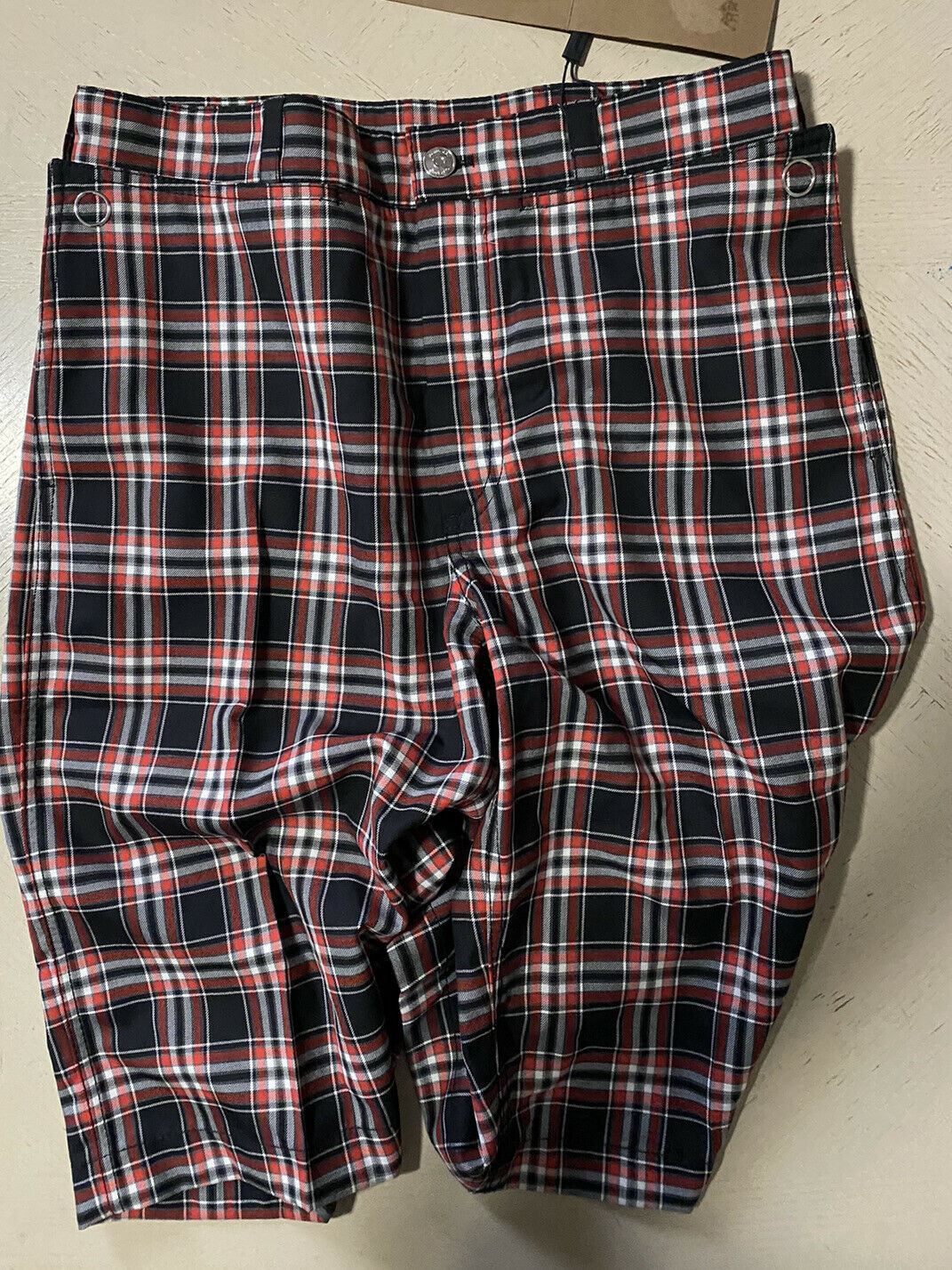 NWT $550 Burberry Men’s Short pants Black/Red Size 38 US ( 54 Eu )