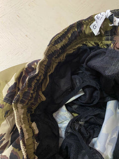 Neu mit Etikett: 485 $ Givenchy bedruckte Herren-Badeshorts in hellem Kaki, Größe L