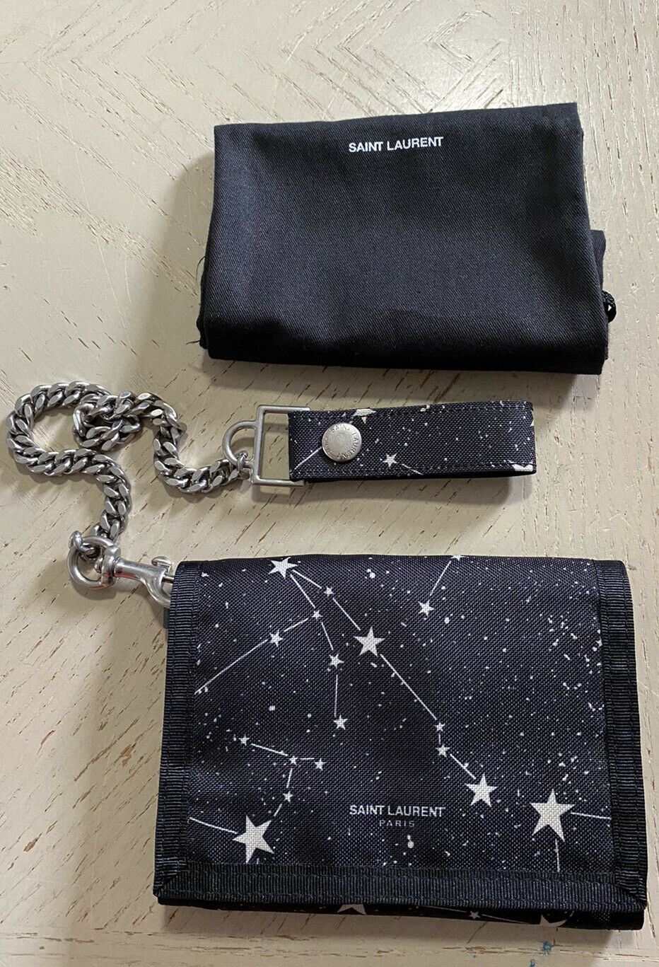 Новый кошелек Saint Laurent BUFFALO из черного нейлона с принтом «Созвездия» 556417