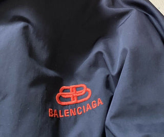Neue übergroße Herren-Trainingsjacke mit doppelten Ärmeln und Reißverschluss von Balenciaga im Wert von 1.590 US-Dollar, 38 US/48E
