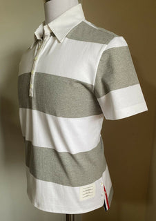 Neu mit Etikett: 560 $ Thom Browne Kurzarm-Rugby-Poloshirt aus Baumwolle Weiß/Grau 2 (M)