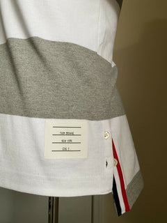 Neu mit Etikett: 560 $ Thom Browne Kurzarm-Rugby-Poloshirt aus Baumwolle Weiß/Grau 2 (M)