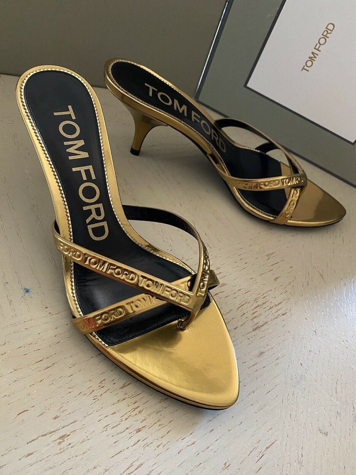 NIB $990 Tom Ford Women Leather Logo Thong Sandal Shoes Gold 8 US/38 Eu Italy