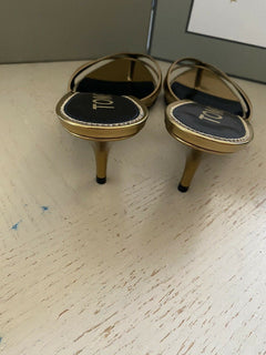 NIB $ 990 Tom Ford Damen Leder-Logo-Tanga-Sandalenschuhe Gold 8 US/38 Eu Italien