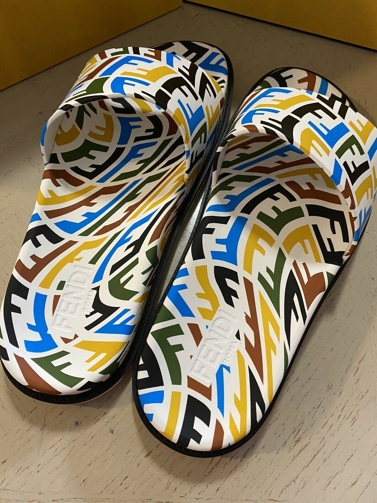 NIB $620 Fendi Mens FF Vertigo Slide Sandal Shoes Multicolor 11 US/44 Eu Italy