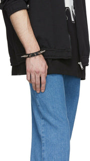 Neu mit Etikett: Gucci-Lederarmband mit Nietenmotiv in Schwarz – Spike