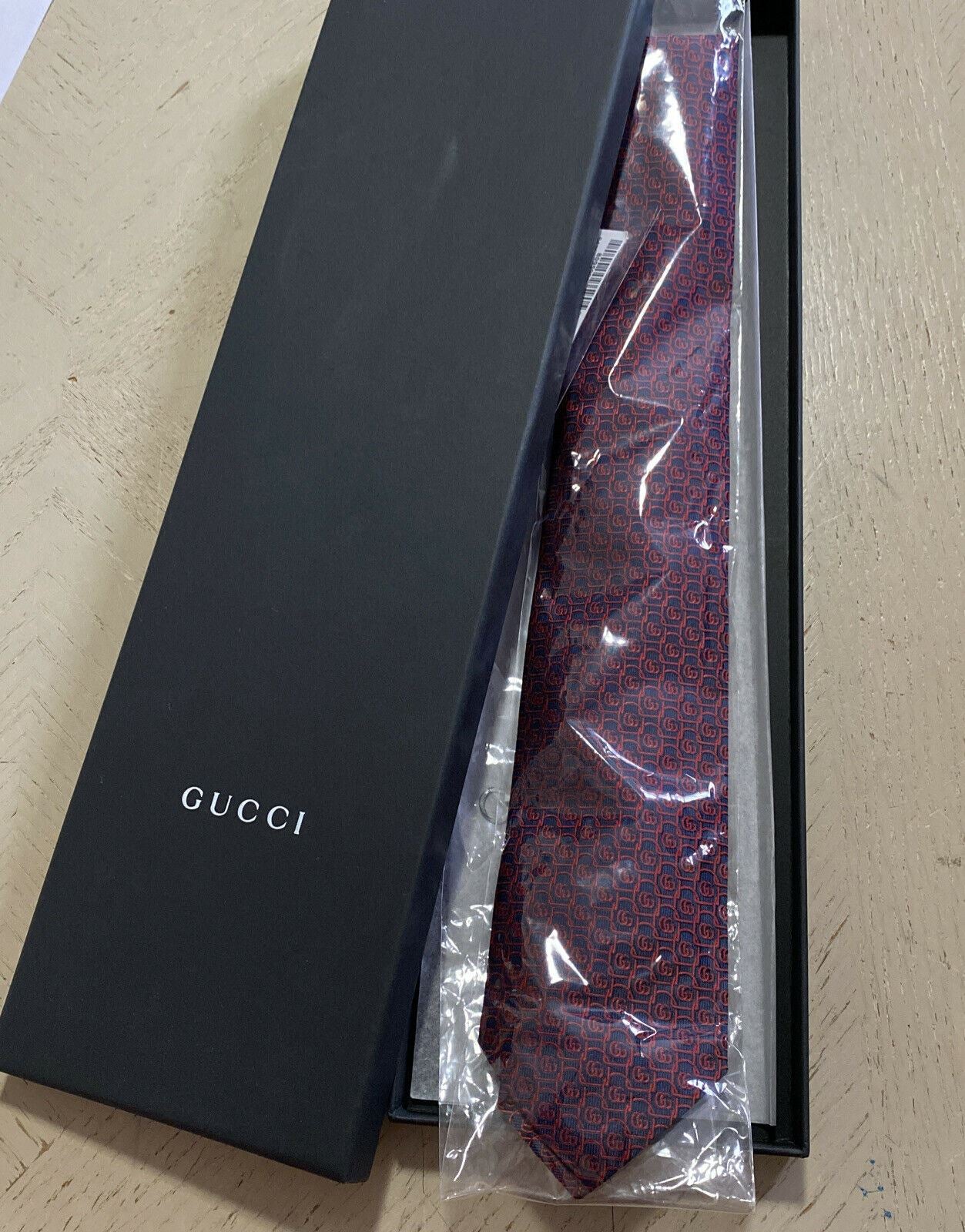 Новый мужской красный шелковый галстук с узором GG Monogram от Gucci, сделанный в Италии