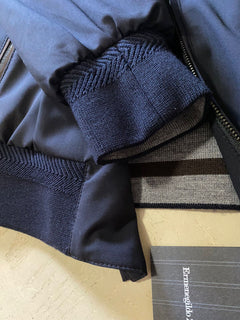 Neue $2450 Ermenegildo Zegna Bomberjacke mit Reißverschlusstaschen und Ärmeln, Marineblau, 40 US/50 Eu Ita