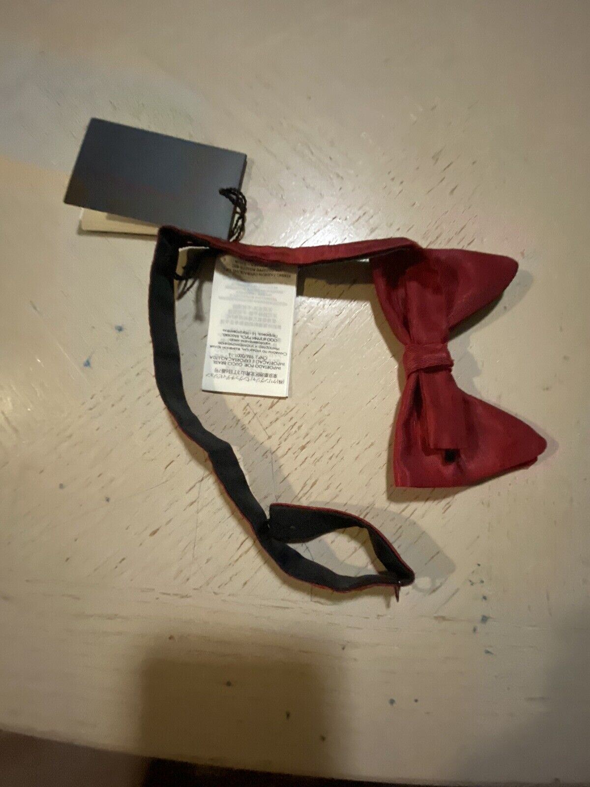 Новый красный галстук-бабочка Gucci, сделанный в Италии
