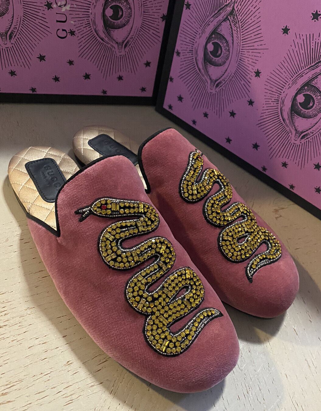 NIB Gucci Damen-Sandalen mit Schlangenmonogramm, Tibetrot, 5,5 US (35,5 Eu), Italien