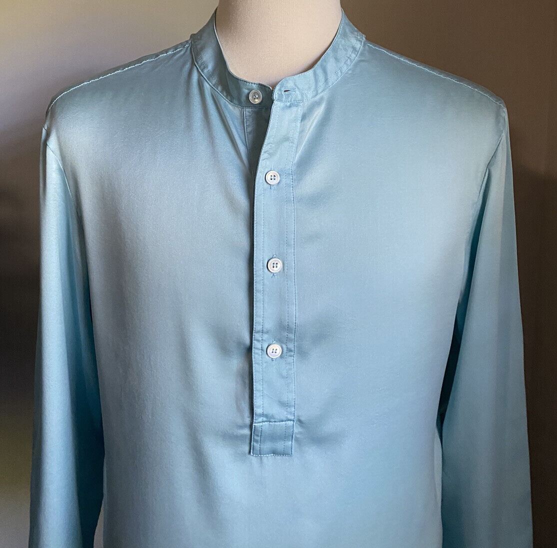 Neu mit Etikett: 790 $ TOM FORD Herren-Henley-Seidenhemd Blau Italien