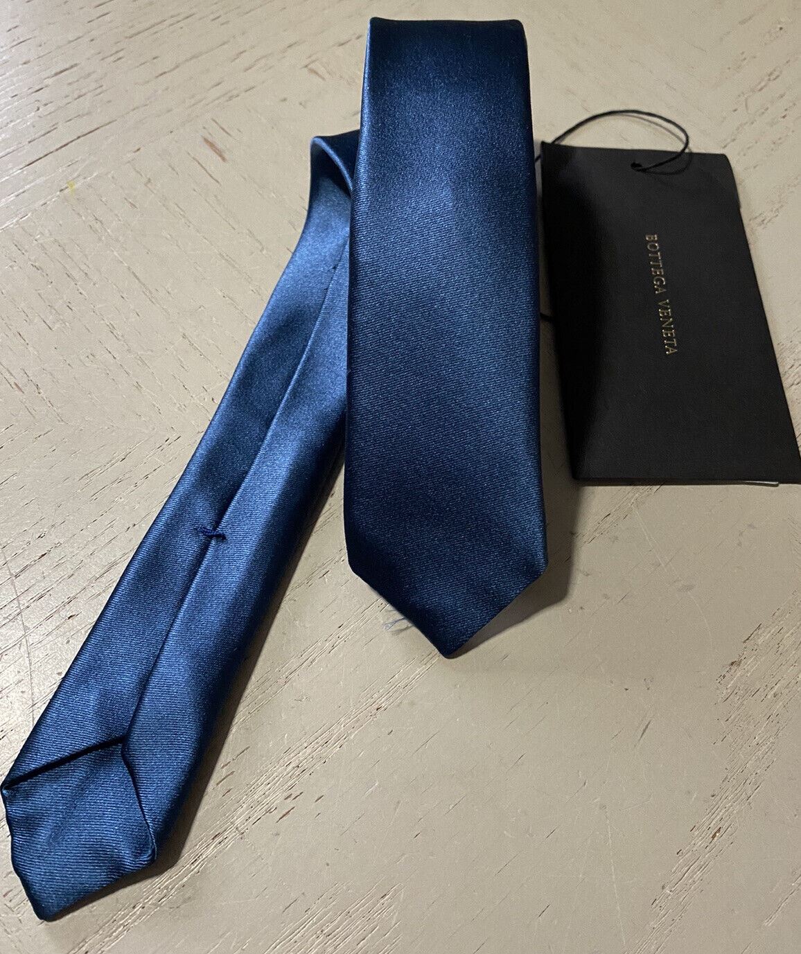 Новый узкий шелковый галстук Bottega Veneta Petroleum Blue производства Италии