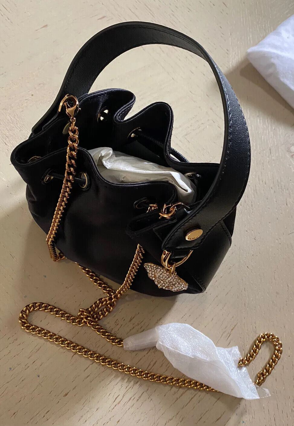 Neu $ 1275 Versace Damen Abendtasche mit Medusa-Charm, Satin-Hobo-Tasche, Schwarz, Italien