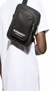 Neue 910 $ Burberry Herren-Umhängetasche aus Nylon mit Logo-Print in Schwarz, Italien