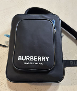 Neue 910 $ Burberry Herren-Umhängetasche aus Nylon mit Logo-Print in Schwarz, Italien