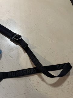 Neue 910 $ Burberry Herren-Umhängetasche aus Nylon mit Logo-Print in Schwarz, Italien