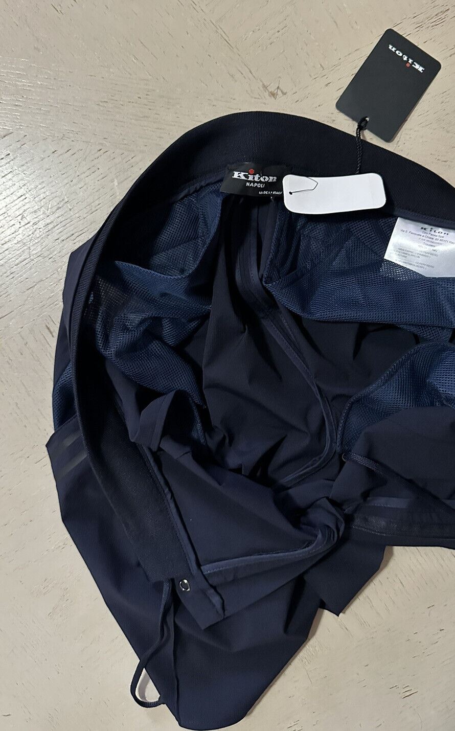 Neu mit Etikett: 1395 $ Kiton Herren-Nylon-Shorts, Farbe Marineblau, Größe 40 US/56 EU, Italien