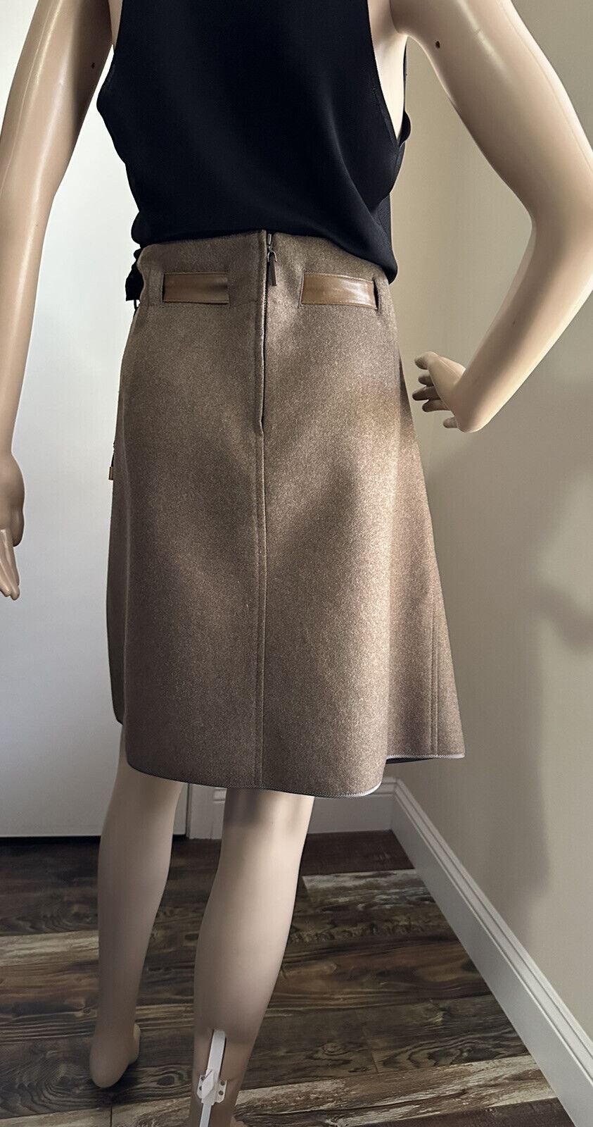 Коричневая юбка с поясом Brunello Cucinelli, $1995, 10 США (46 It), Италия
