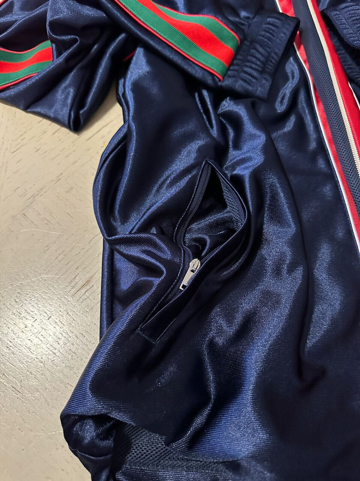 Neu mit Etikett: 1.800 $ Gucci Herren-Trainingsjacke aus technischem Polyester Blaues GG-Monogramm M