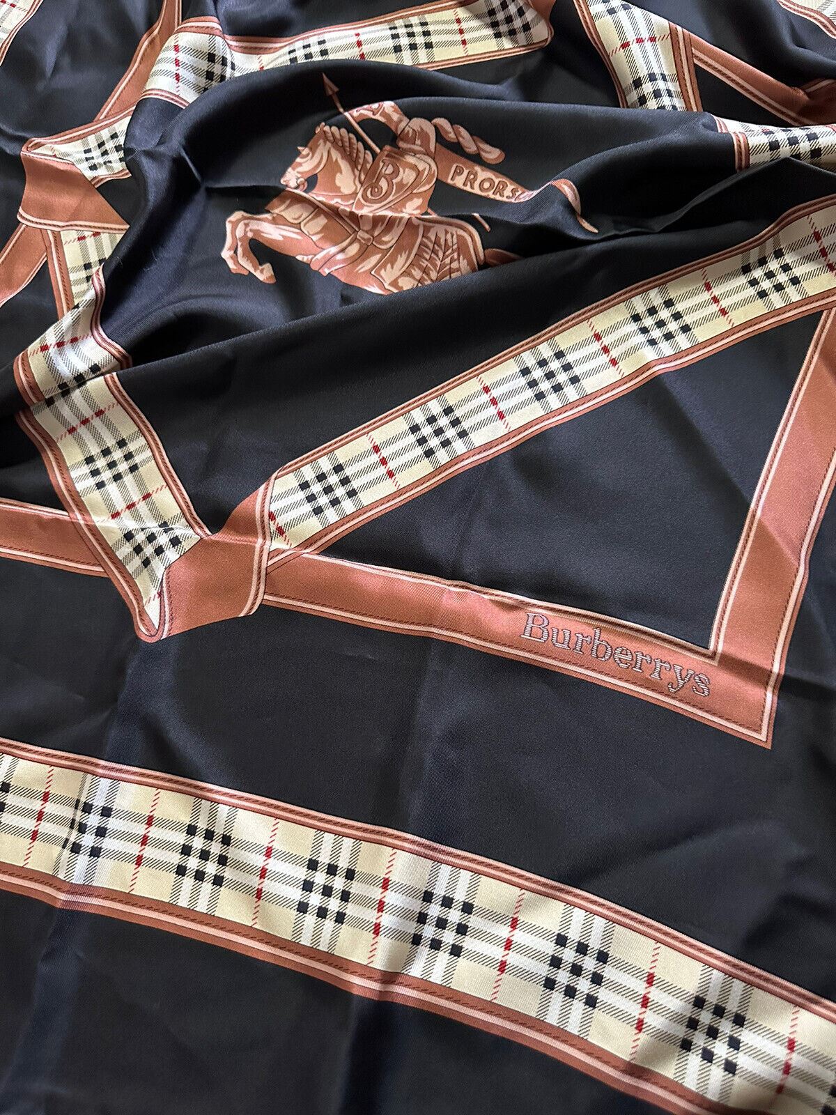 Новый шелковый шарф Burberry в клетку с логотипом Burberry, черный, Италия, за 800 долларов