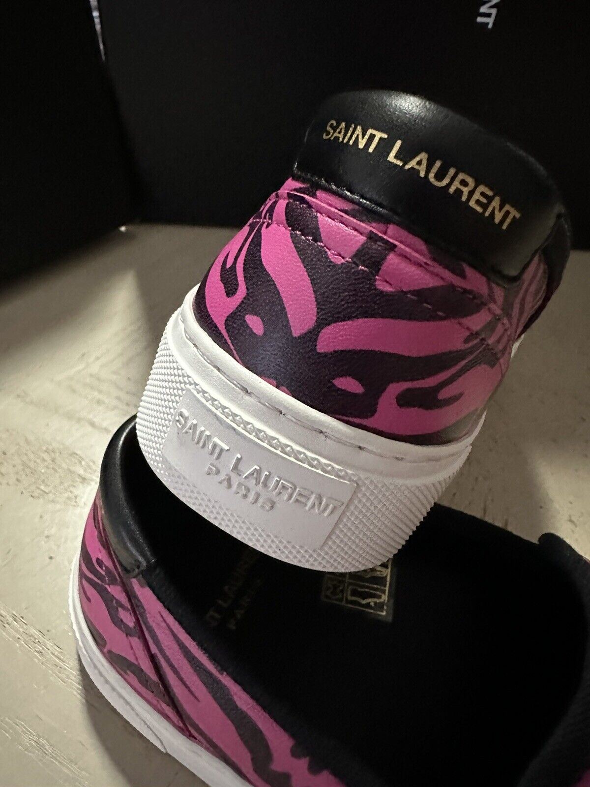 NIB $525 Saint Laurent Женские кожаные кроссовки Черный/Розовый 7,5 США/37,5 ЕС 585746