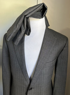 Новый мужской костюм Corneliani в серую полоску за 2650 долларов 44R США/56R ЕС Италия