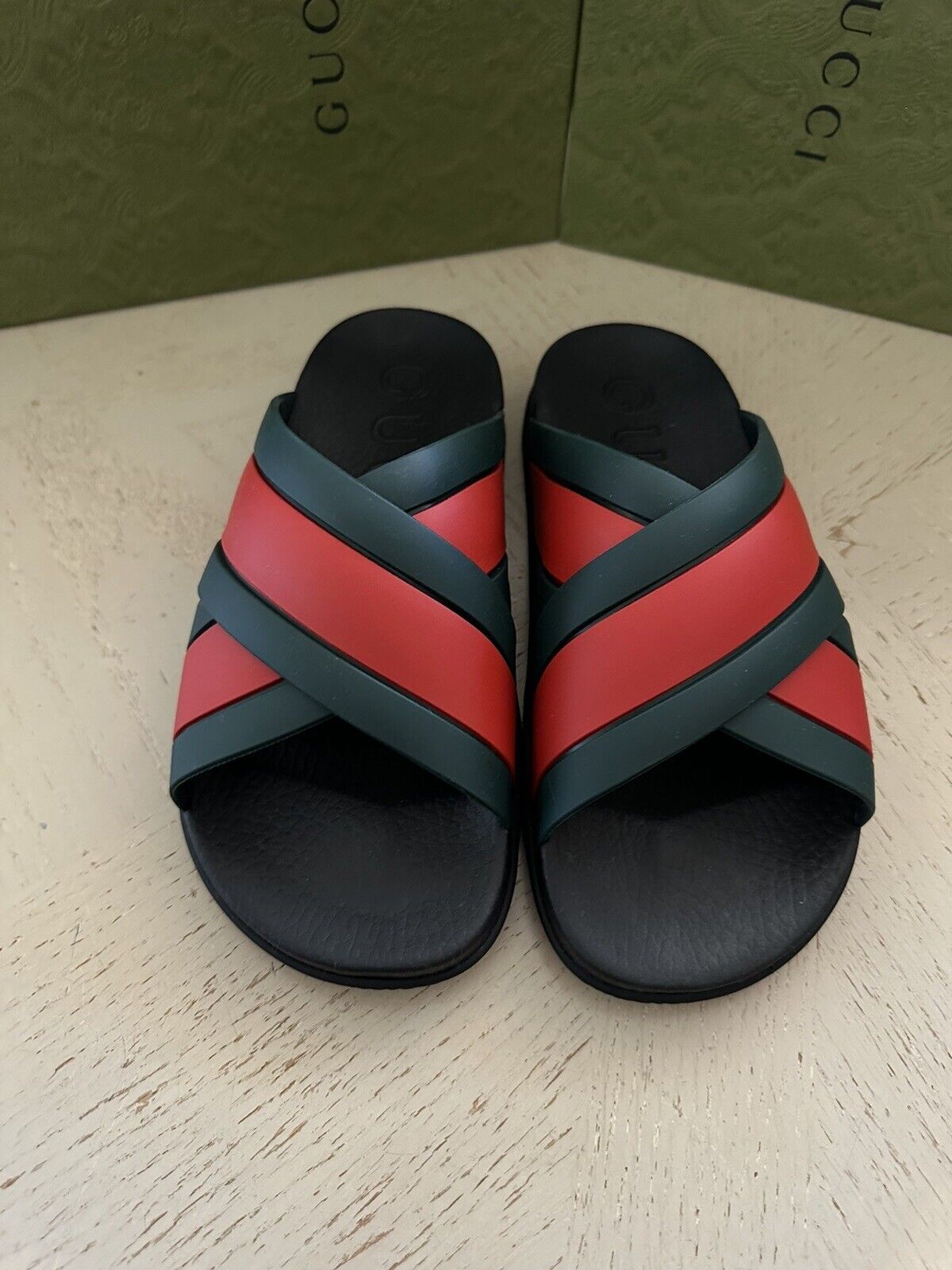 NIB  Gucci Women’s Sandal Shoes Red/Green 5 US ( 35 Eu ) 627820