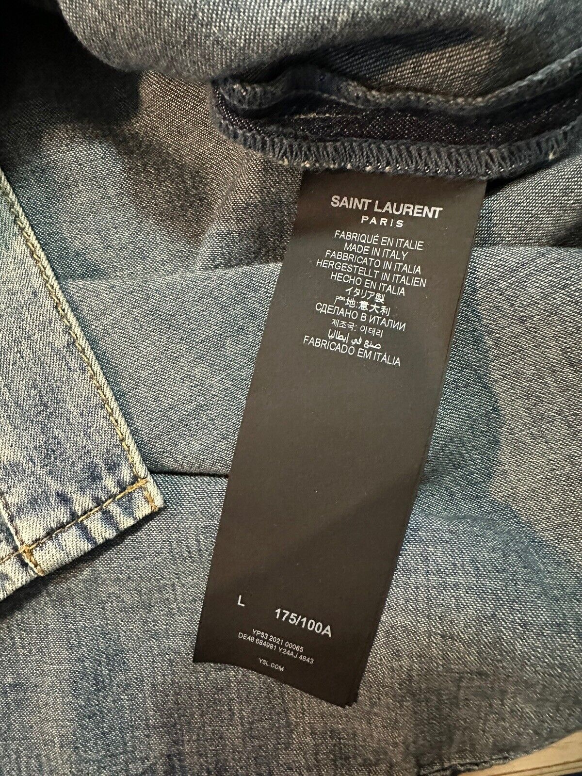 Neu mit Etikett: 1290 $ Saint Laurent 80er Jahre ärmelloses Jeanshemd Soft Sand Blue Größe L