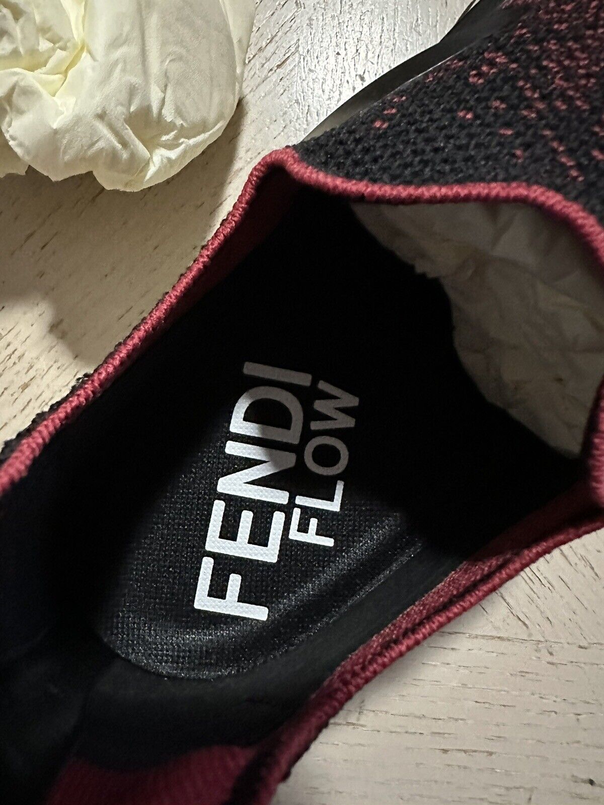 NIB $ 1050 Fendi Flow Knit Low Top Sneakers Rubin/Schwarz 10 US/9 UK