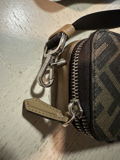 Новая мини-сумочка на молнии Fendi из кожи/холщовой ткани, коричневая, Италия, за 920 долларов