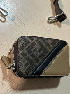 Новая мини-сумочка на молнии Fendi из кожи/холщовой ткани, коричневая, Италия, за 920 долларов