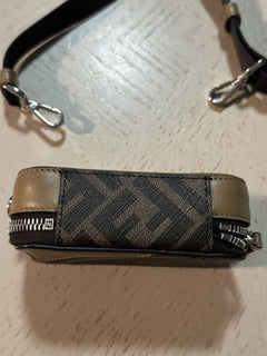 Новая мини-сумочка на молнии Fendi из кожи/холщовой ткани, коричневая, Италия, за 920 долларов