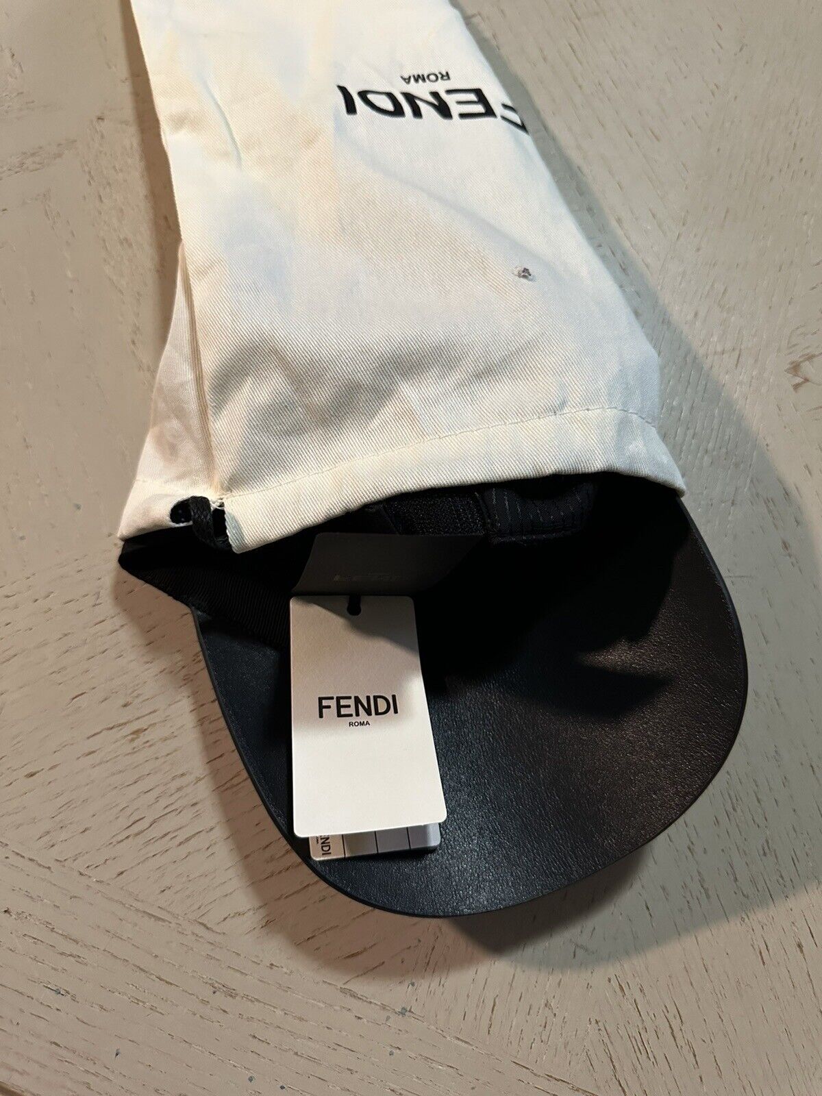NWT $770 Бейсбольная кепка с логотипом Fendi из кожи/нейлона, черный/темно-синий, один размер, Италия