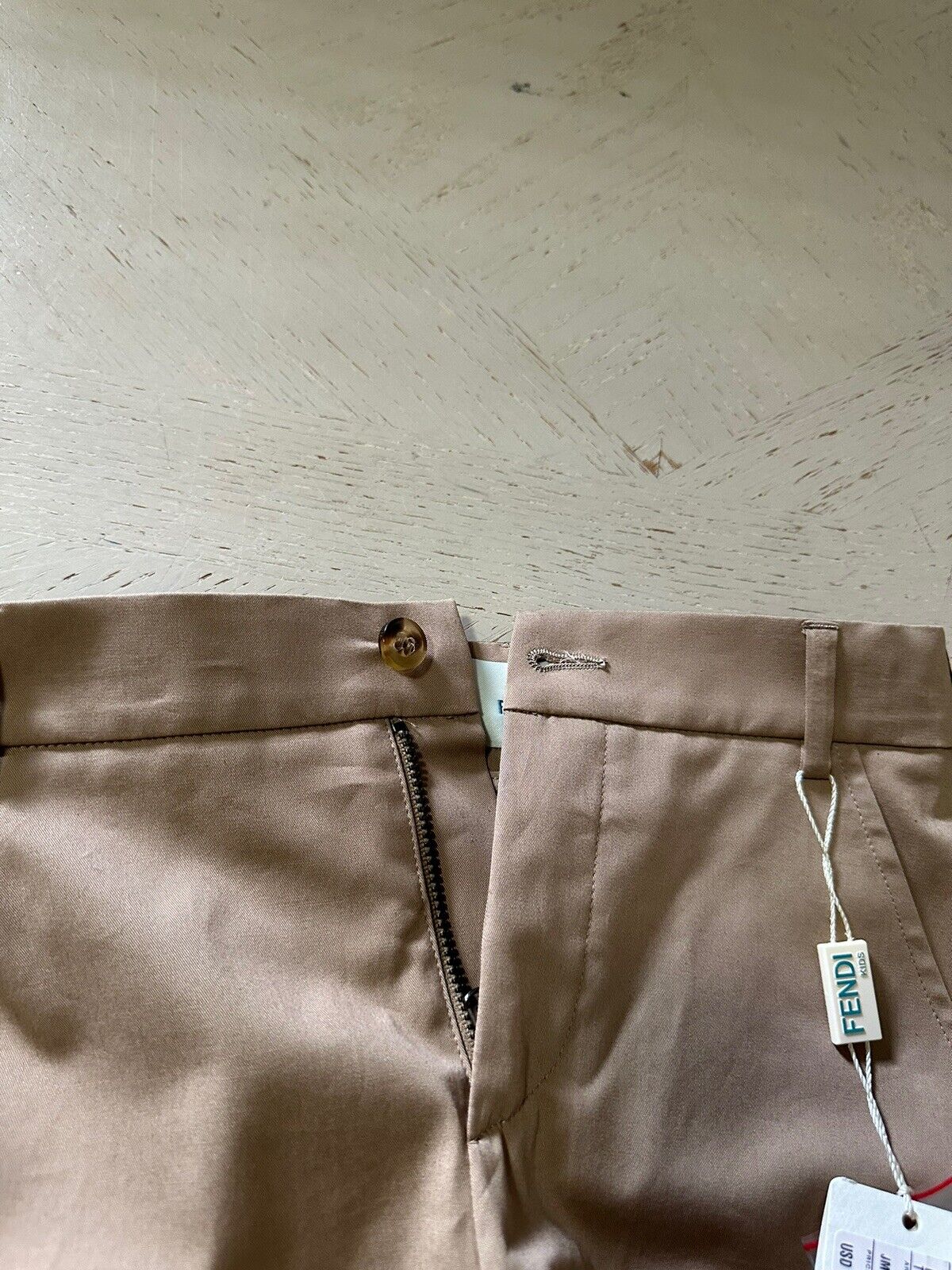 NWT $620 Fendi FF Logo Boys Short Pants Color Beige Size 6A