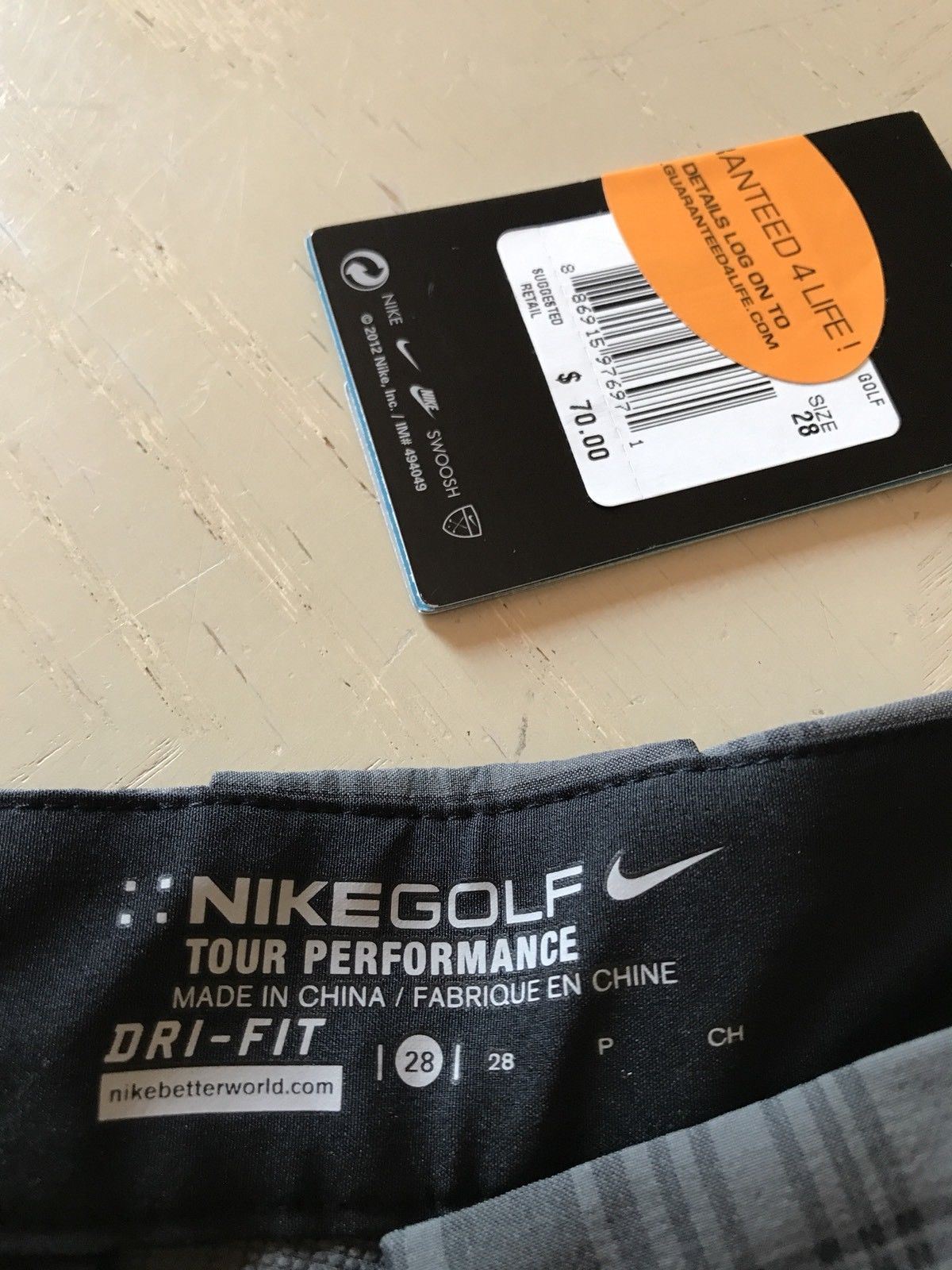 New $70 Nike Golf Short Pants DK Gray Size 28 - BAYSUPERSTORE