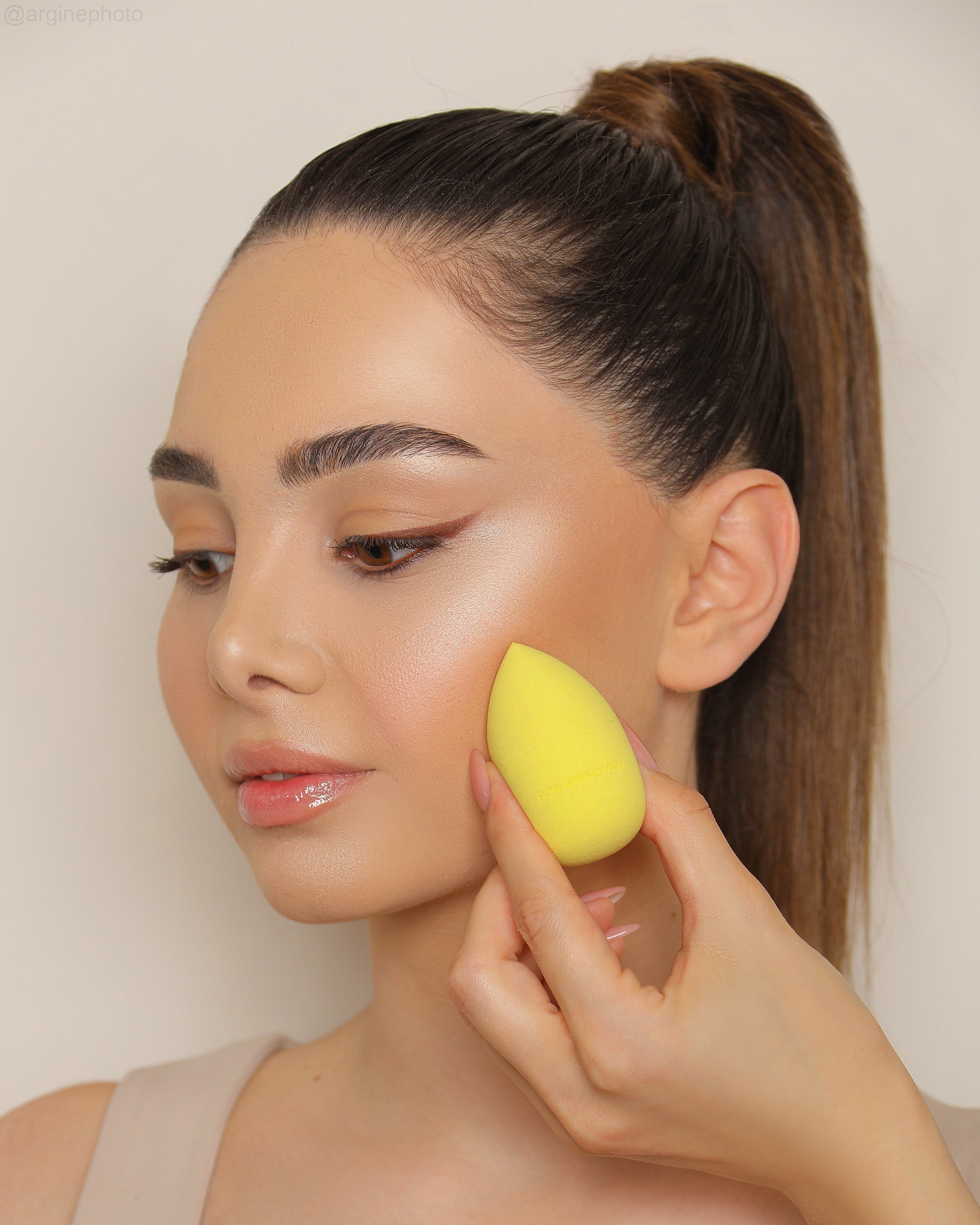 Mit dem AGA Makeup Beauty Sponge können Sie Ihre Grundierung zu Ihrer zweiten Haut machen